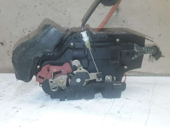 Audi A4 (2000 - 2006)   Замок задней двери