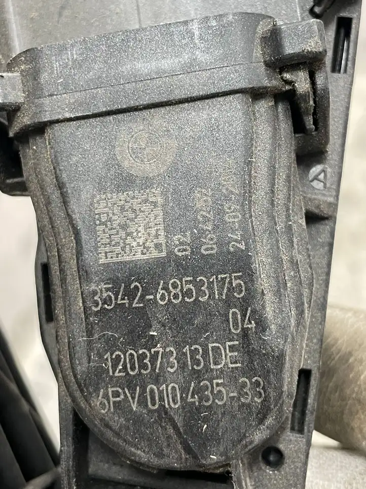 BMW 4 F32 F33 (2013 - 2017) 6853175 Педаль акселератора — фото 2