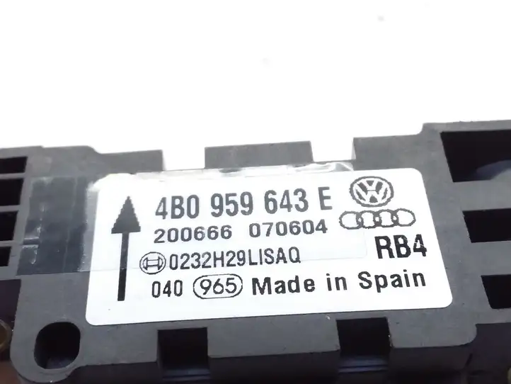 Volkswagen Touareg I (2002 - 2010) 4B0959643E Датчик удара SRS — фото 4