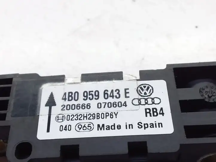 Volkswagen Touareg I (2002 - 2010) 200666 Датчик удара SRS — фото 4