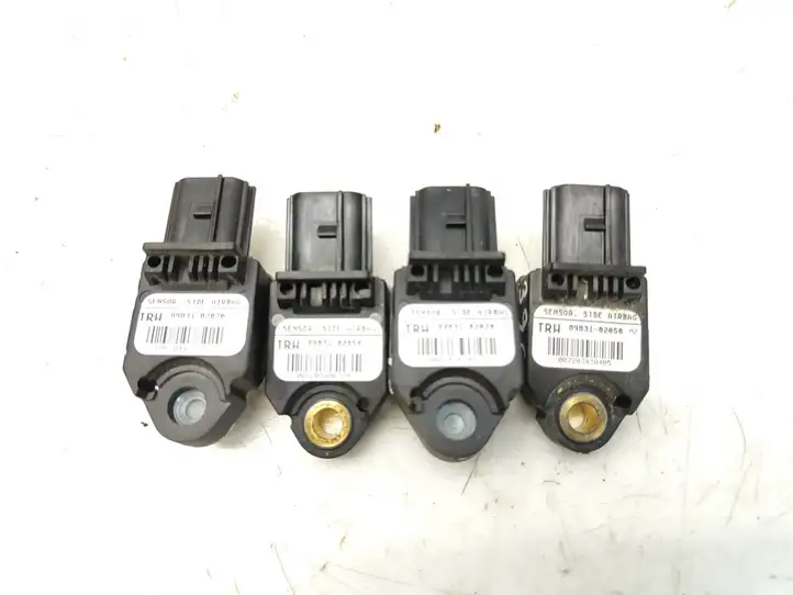 Toyota Corolla E120 E130 (2004 - 2007) 8983102050 Датчик удара SRS — фото 4