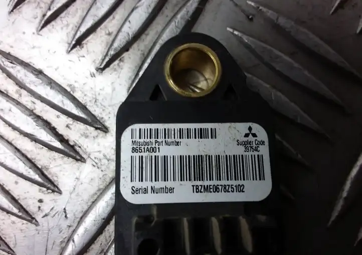 Mitsubishi Outlander (2007 - 2012) 8651A001 Датчик удара SRS — фото 4