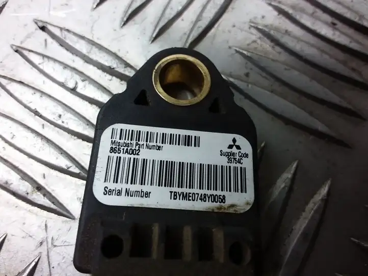 Mitsubishi Outlander (2007 - 2012) 4651A002 Датчик удара SRS — фото 3