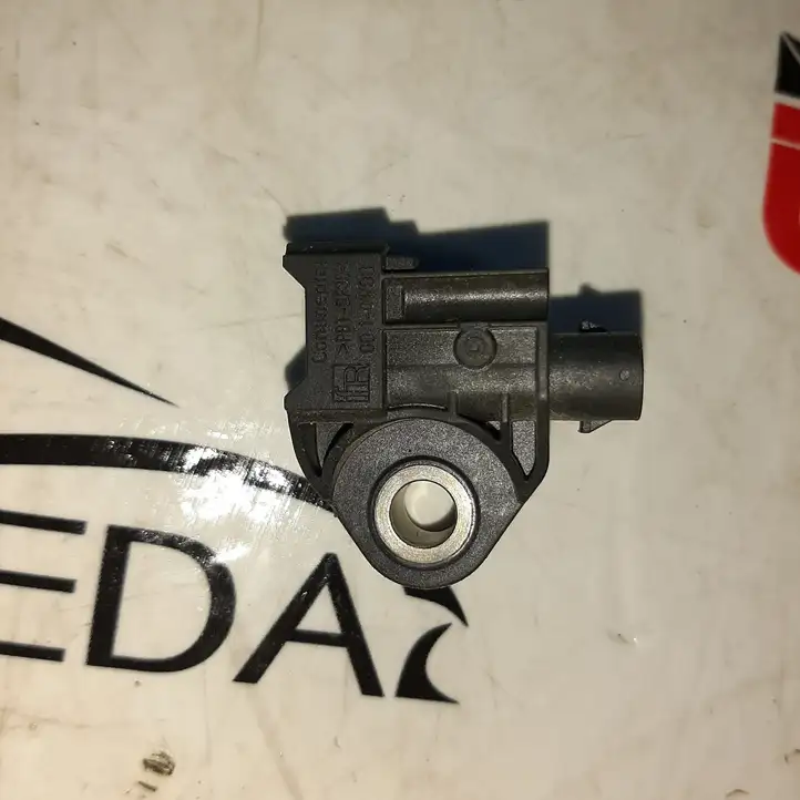 Aston Martin DB11 (2016 - )  A2139051300 Датчик удара надувных подушек