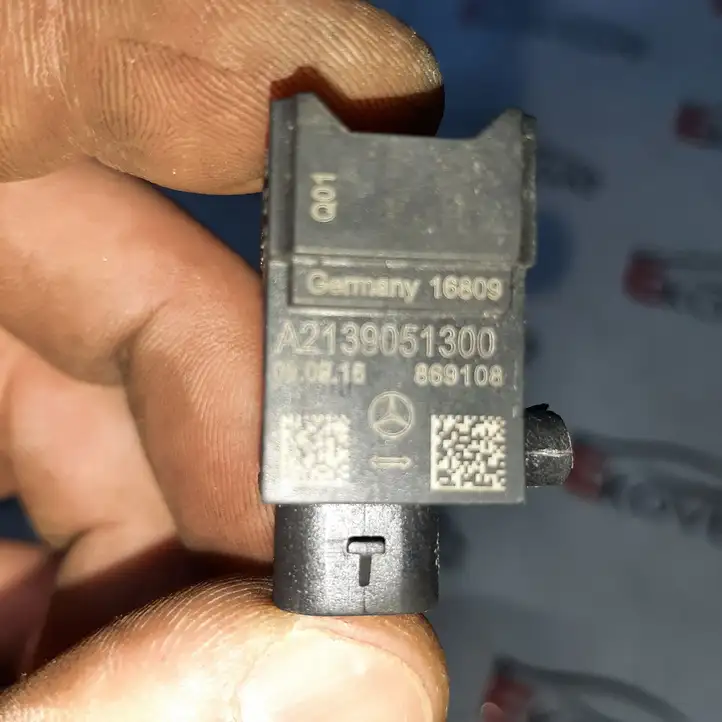 Aston Martin DB11 (2016 - )  A2139051300 Датчик удара надувных подушек