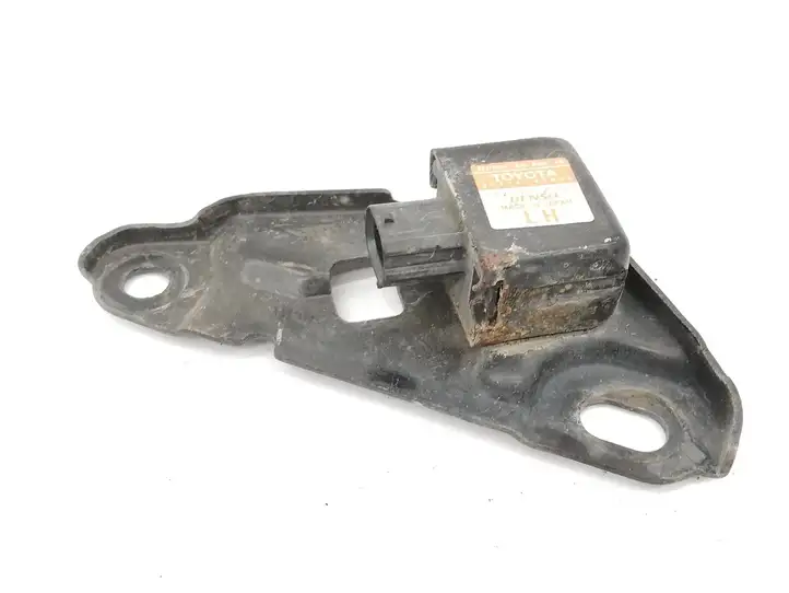 Toyota Prius (NHW20) (2003 - 2009) 8917447040 Датчик удара SRS — фото 1