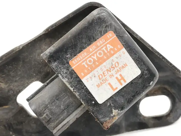 Toyota Prius (NHW20) (2003 - 2009) 8917447040 Датчик удара SRS — фото 2