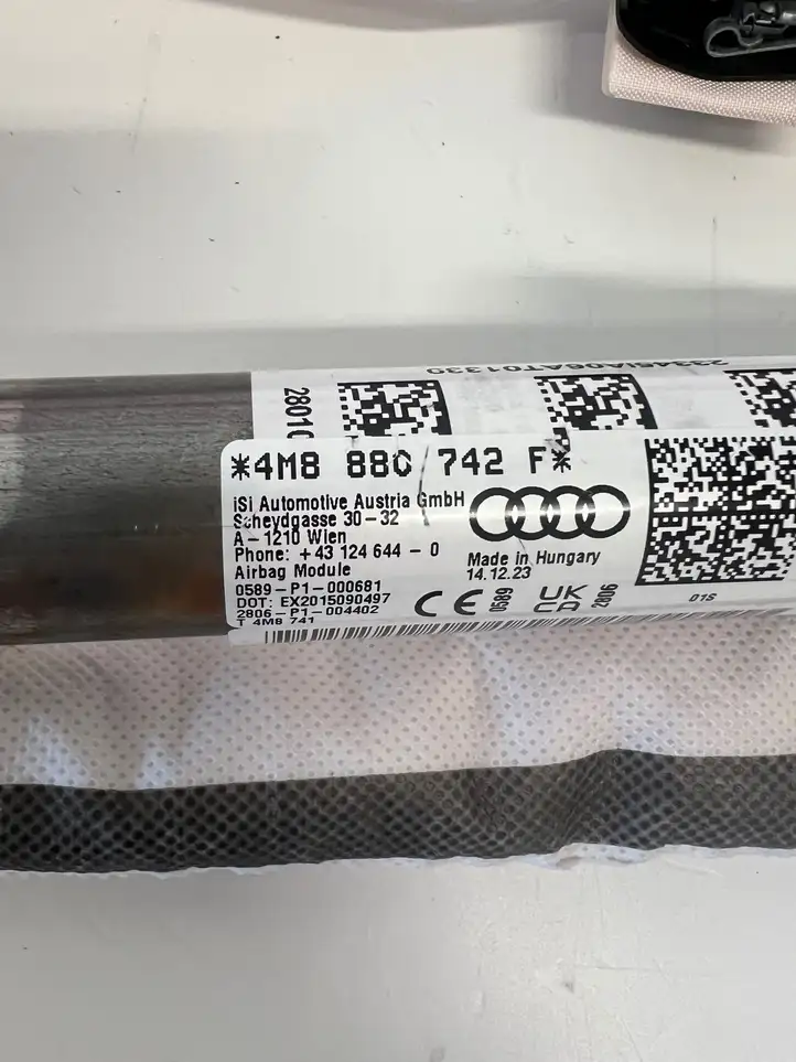 Audi Q8 (2018 - ) 4M8880742F Боковая подушка безопасности шторка — фото 6