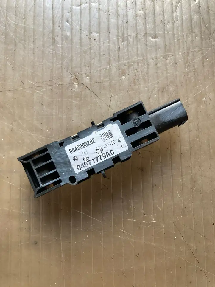 Chrysler 300C (2005 - 2011)  04671779AC Датчик удара надувных подушек