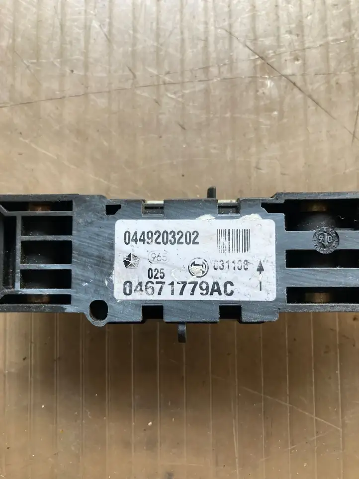 Chrysler 300C (2005 - 2011)  04671779AC Датчик удара надувных подушек