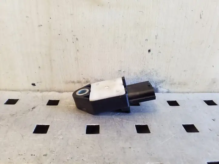 Toyota Corolla E120 E130 (2000 - 2004)  8983102050 Датчик удара надувных подушек