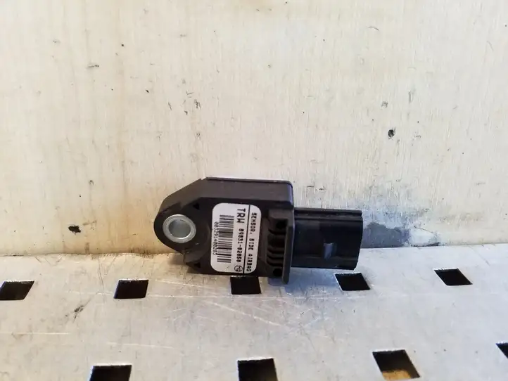 Toyota Corolla E120 E130 (2000 - 2004)  8983102050 Датчик удара надувных подушек