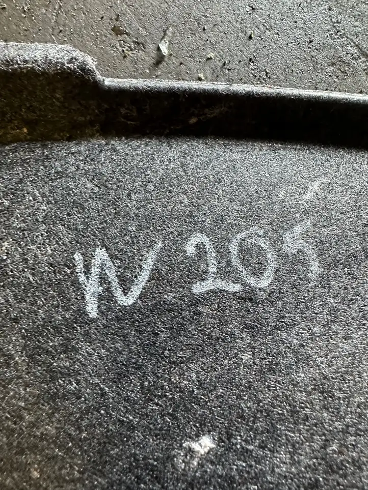 Mercedes-Benz C W205 (2014 - 2021) Прочая отделка багажника — фото 2
