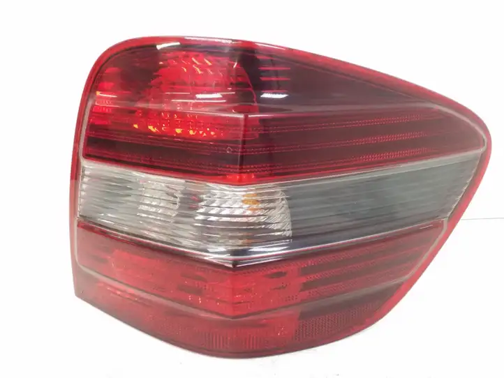 Mercedes-Benz ML W164 (2005 - 2011) A1648202264 Задний фонарь в кузове — фото 1