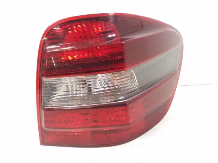 Mercedes-Benz ML W164 (2005 - 2011) A1648202264 Задний фонарь в кузове — фото 2