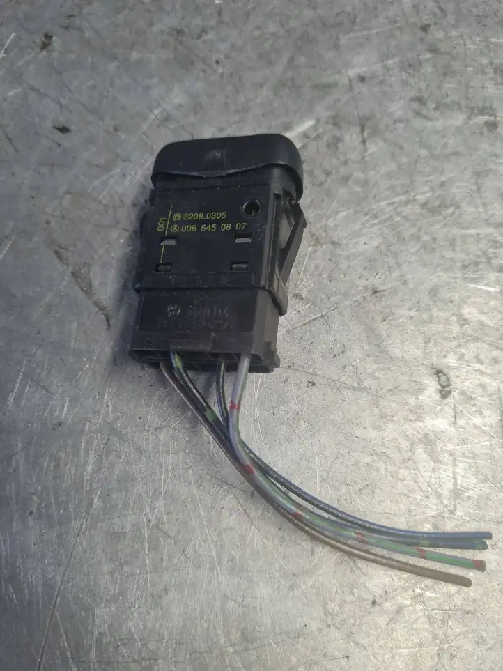 Mercedes-Benz Sprinter W901 W902 W903 W904 (1995 - 2007) 0065450807 Выключатель ASR — фото 2