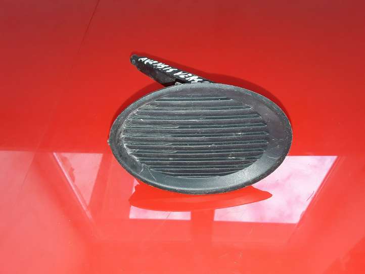 Toyota Avensis Verso (2001 - 2004)   Нижняя решётка (из трех частей)