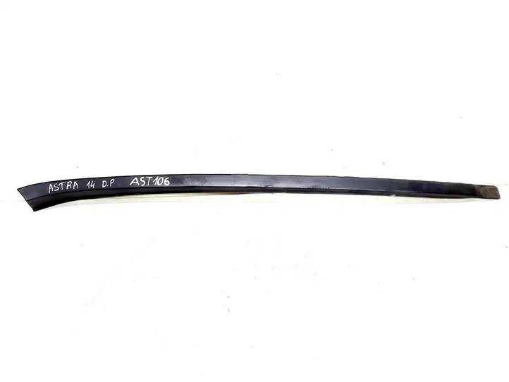 Opel Astra J (2012 - 2015) 13280302 Накладка стоек лобового стекла — фото 1