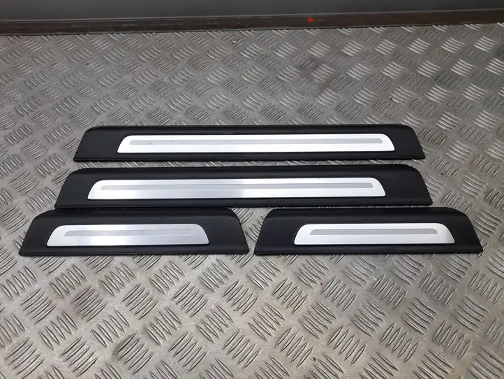 Audi Q7 4M (2015 - ) 4M0853374A Внутренняя обшивка порога (комплект) — фото 2