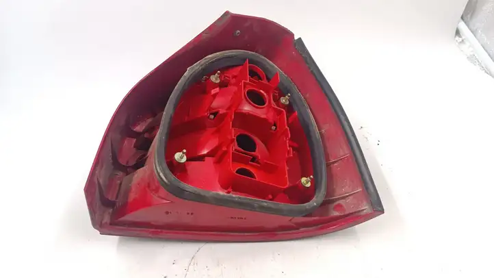 Audi A3/S3 8L (1996 - 2000) 8L0945095A Задний фонарь в кузове — фото 2