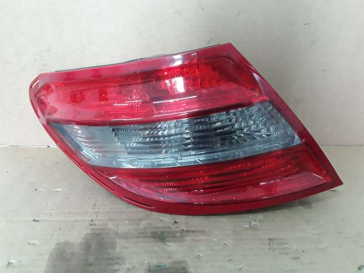 Mercedes-Benz C W204 (2007 - 2014)  2048202964L Задний фонарь в кузове