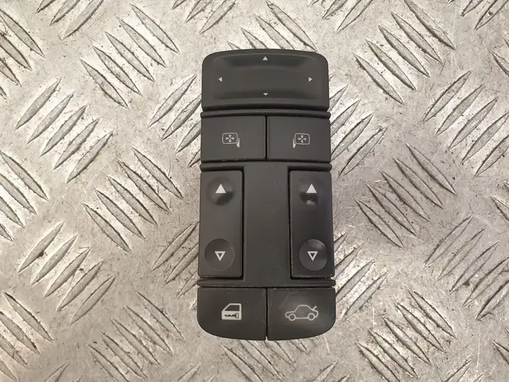 Opel Vectra C (2002 - 2005) 687833988 Кнопка фаркопа в багажнике — фото 1
