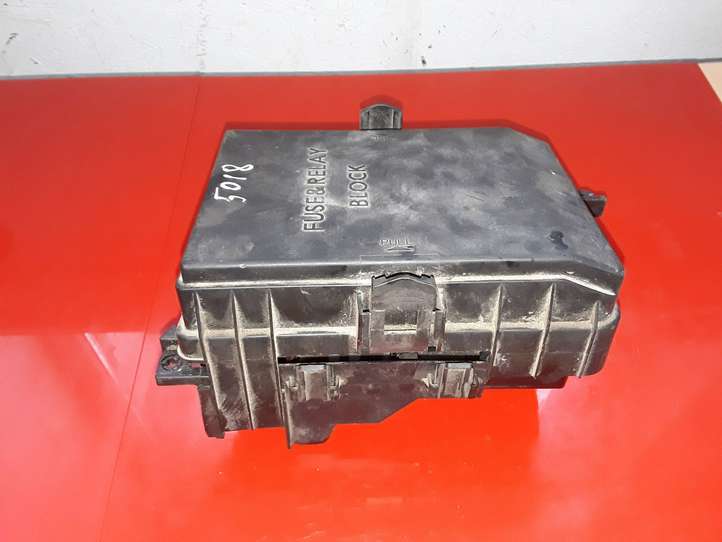 Kia Carens (2006 - 2012)  919501D140 Крышка ящика предохранителей