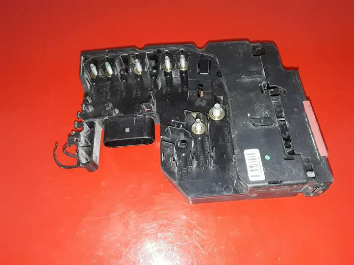 Mercedes-Benz C W204 (2007 - 2014)  A2075400340 Узел подключения плюсовых проводов