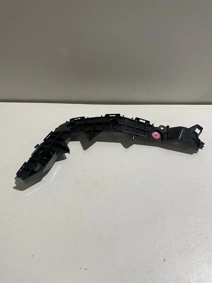 Lexus UX (2020 - ) 5257676020 Кронштейн заднего бампера — фото 1