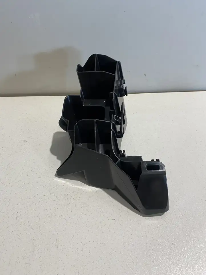 Lexus UX (2020 - ) 5256276020 Кронштейн заднего бампера — фото 1