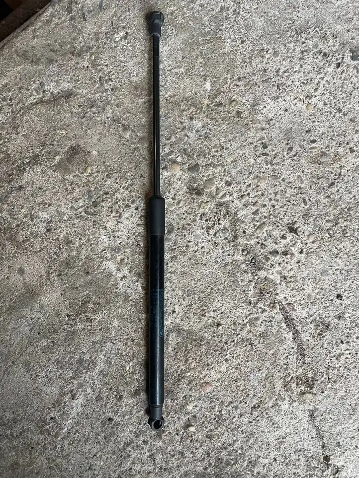 BMW 1 F20 F21 (2011 - 2019) 7239871 Амортизатор крышки багажника — фото 1