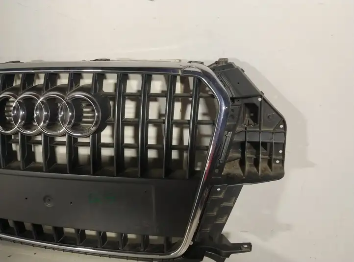 Audi Q3 8U (2011 - 2014) 8U0853651H Верхняя решетка радиатора — фото 3