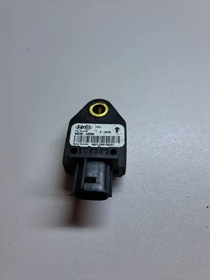 Kia Ceed (2012 - 2015) 95930A6000 Датчик удара SRS — фото 1