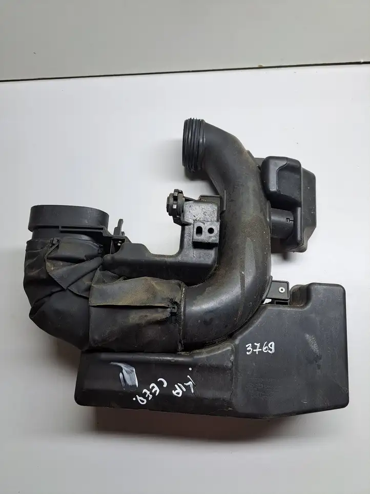 Kia Ceed (2012 - 2015) 28220A5800 Резонатор впуска — фото 1