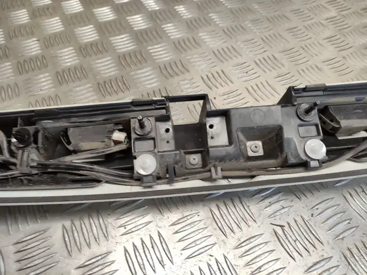Nissan Juke I F15 (2010 - 2018) 908681KR6A Подсветка номера — фото 8