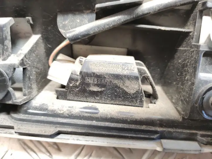 Nissan Juke I F15 (2010 - 2018) 908681KR6A Подсветка номера — фото 10