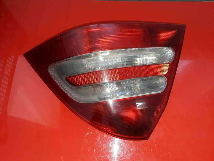 Mercedes-Benz C W203 (2000 - 2007)  3311 Задний фонарь в кузове