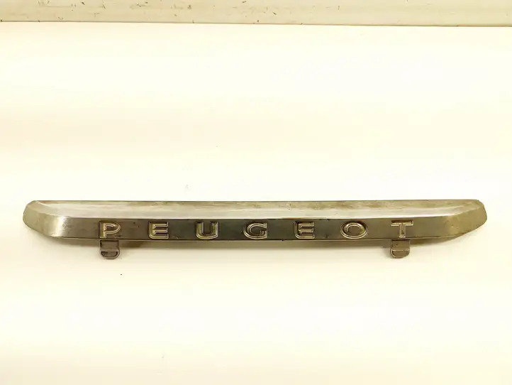 Peugeot 208 (2012 - 2015) 9673857677 Эмблема производителя — фото 1
