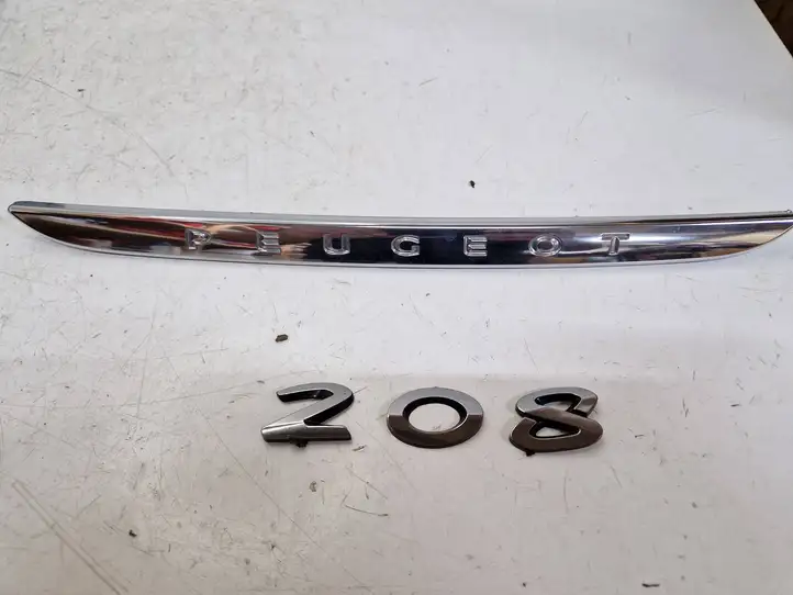 Peugeot 208 (2012 - 2015) 96738457ZD Эмблема производителя — фото 1