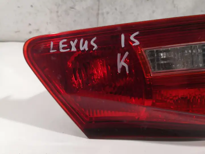 Lexus IS 220D-250-350 (2005 - 2010) Задний фонарь в крышке багажника — фото 2