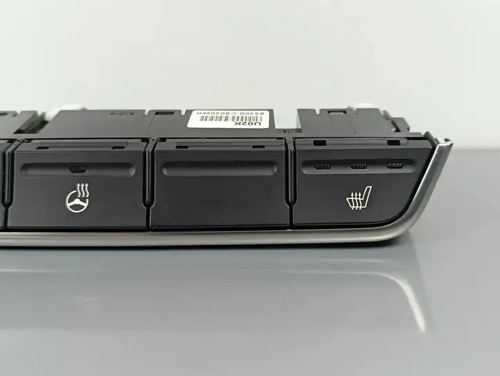 Kia Sorento (2014 - 2017) 93300C5020WK Включатель обогрева — фото 3