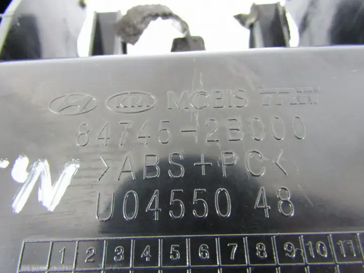 Hyundai Santa Fe (2005 - 2009) Вещевой ящик — фото 3