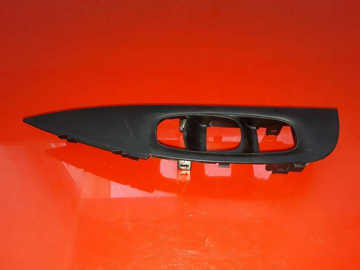 Nissan Qashqai (2013 - 2017)  809604EA0AX Отделка кнопок стеклоподъемника 