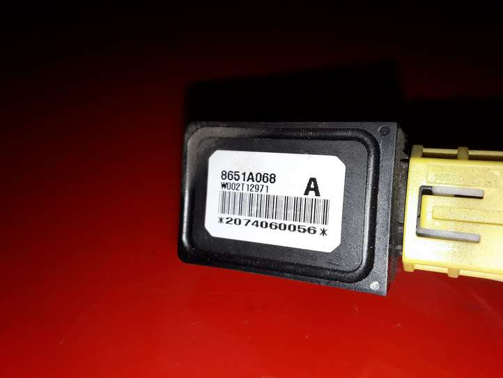 Mitsubishi Pajero (2006 - 2011)  8651A068 Датчик удара надувных подушек