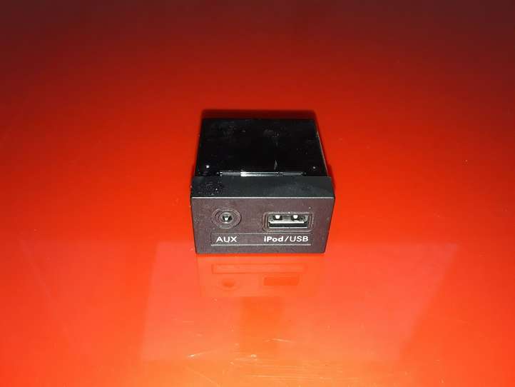 Hyundai i40 (2011 - )  961203Z5004X Разъем USB