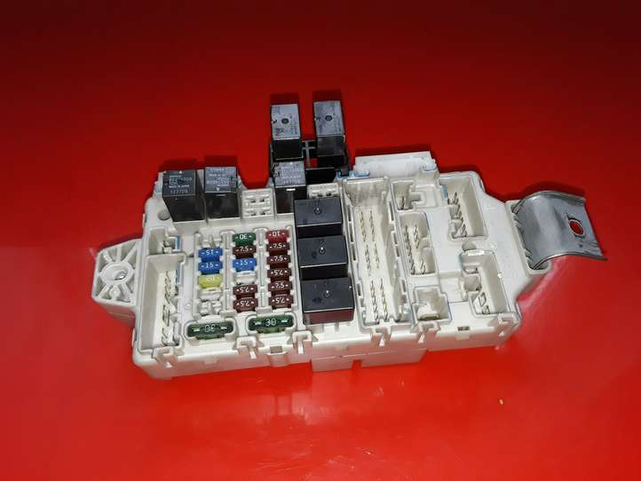 Mitsubishi Pajero (2006 - 2011)  701161549 Блок предохранителей