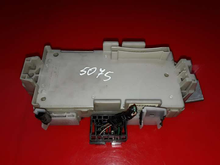 Mitsubishi Pajero (2006 - 2011)  701161549 Блок предохранителей