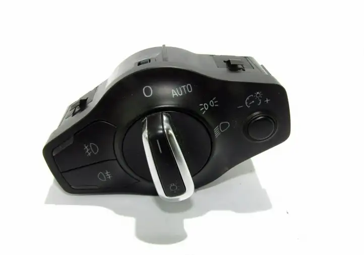 Audi A4 S4 B8 8K (2007 - 2011) Включатель фонарей — фото 1