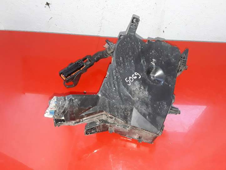 Toyota Auris 150 (2006 - 2012)  7379R0A1 Блок предохранителей