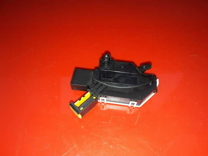 Nissan Qashqai (2013 - 2017)  8200666173A Датчик педали сцепления